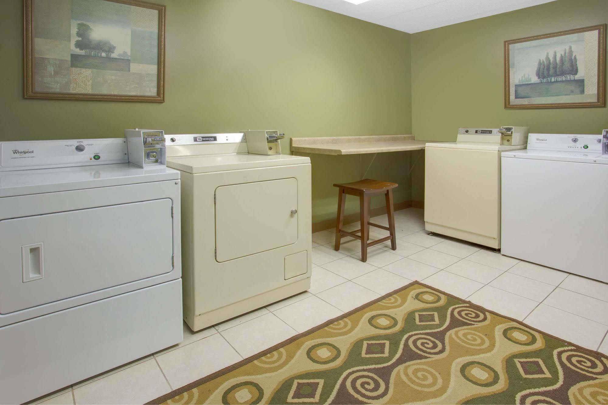 Days Inn By Wyndham Davenport Ia Ngoại thất bức ảnh