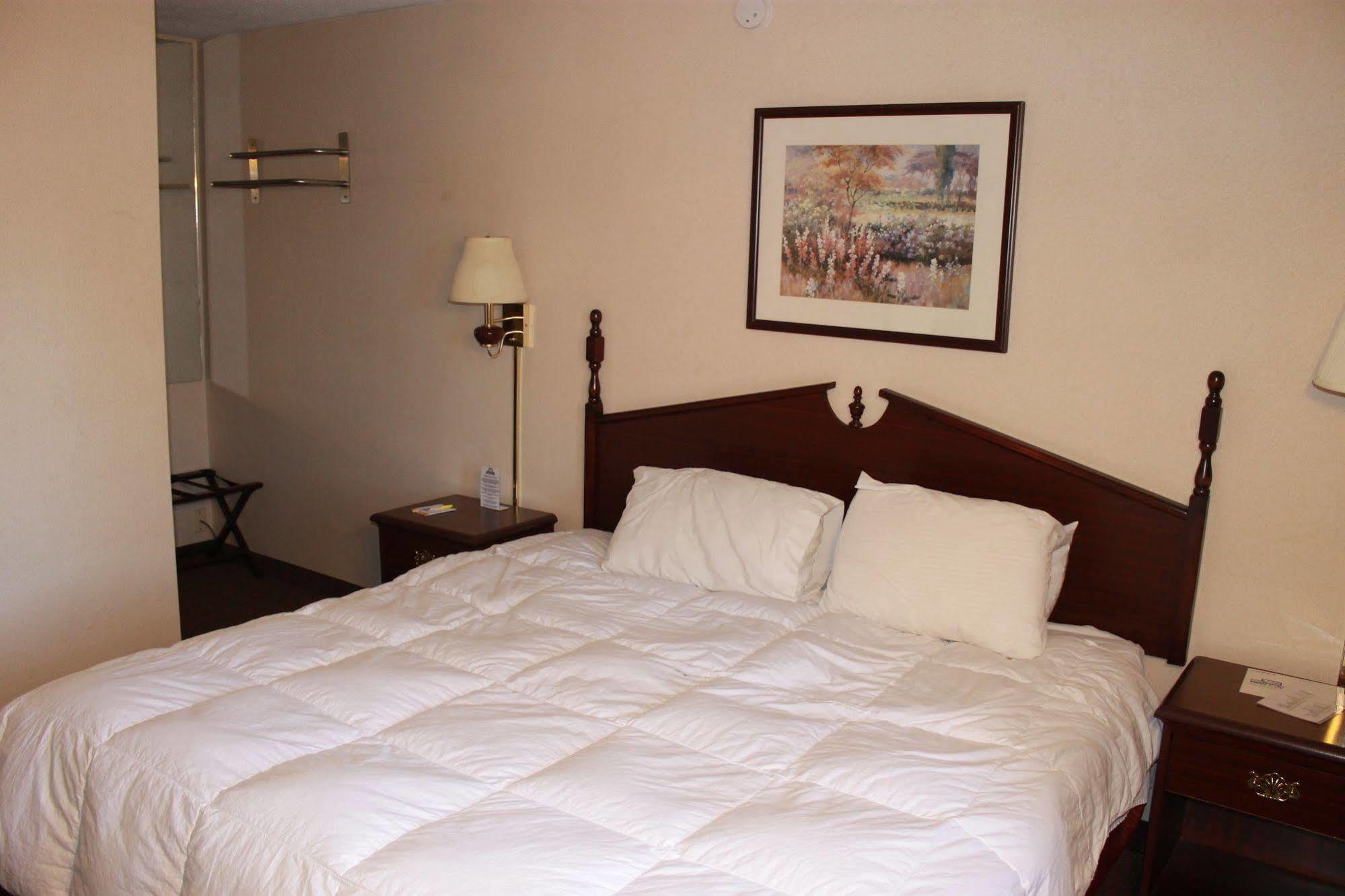 Days Inn By Wyndham Davenport Ia Ngoại thất bức ảnh