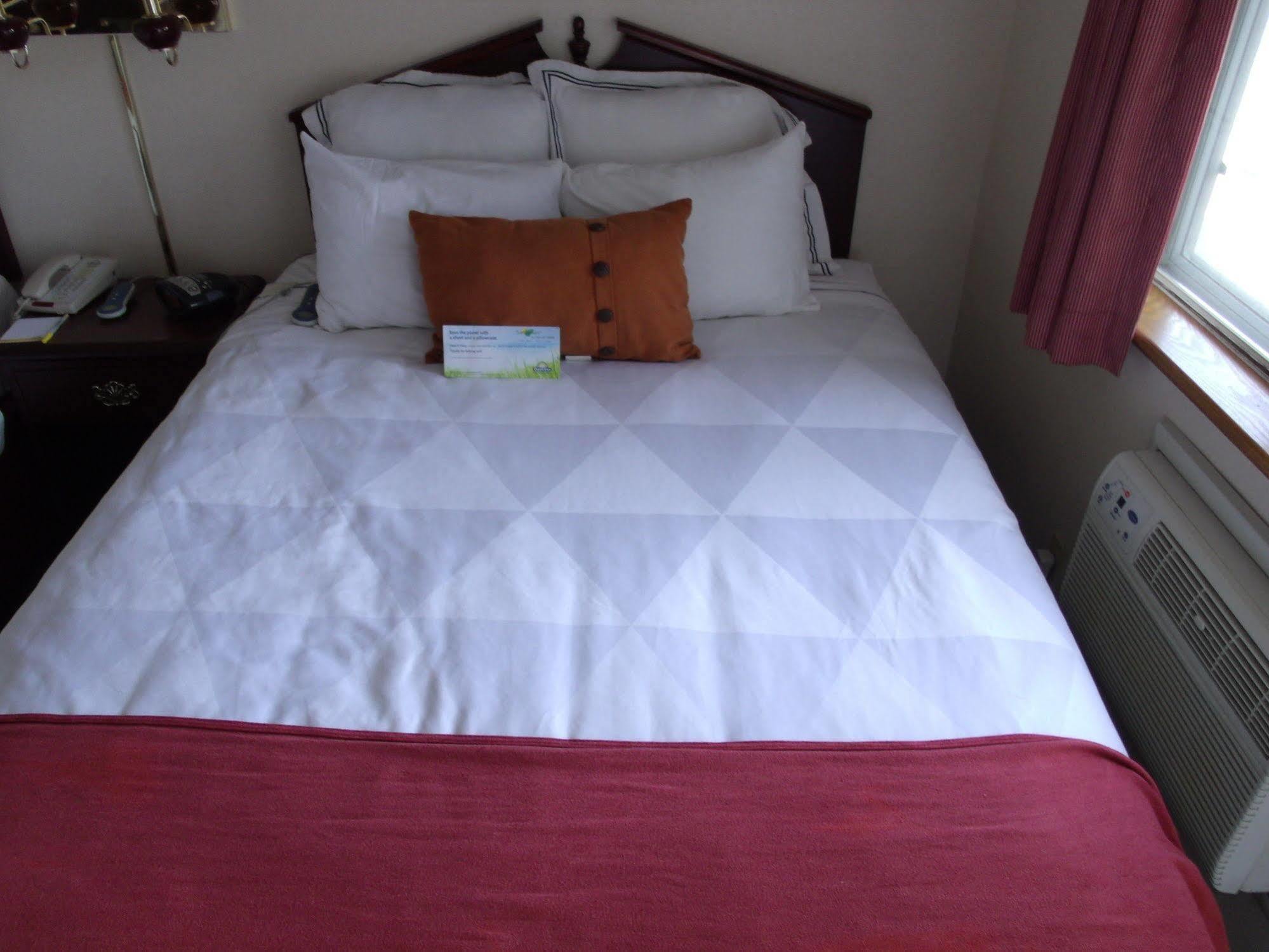 Days Inn By Wyndham Davenport Ia Ngoại thất bức ảnh