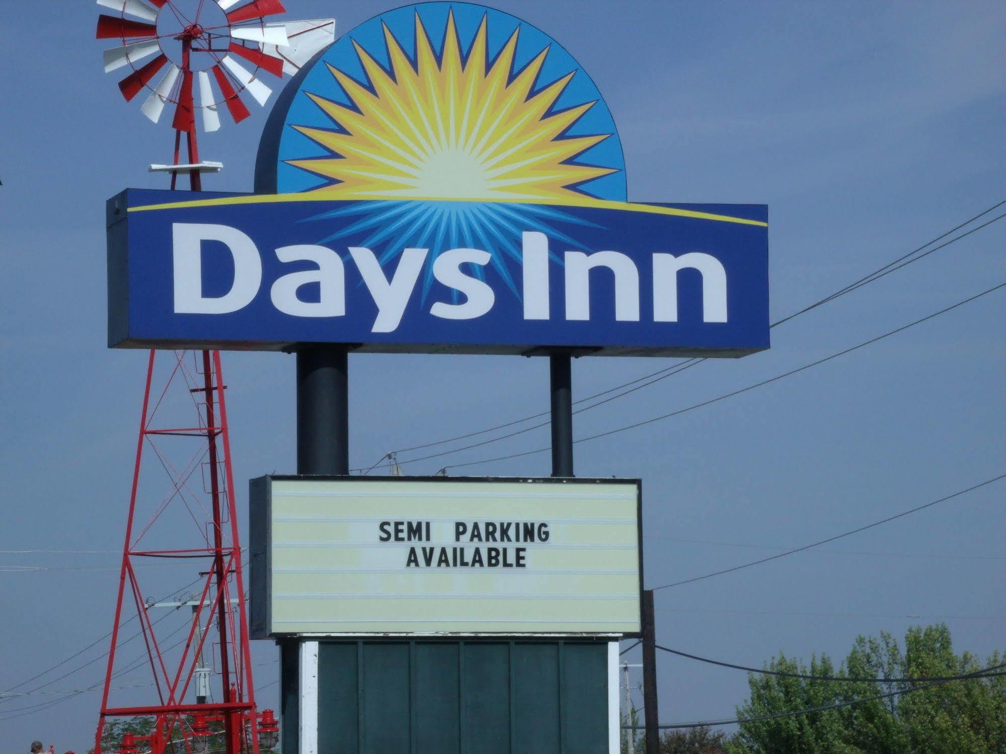 Days Inn By Wyndham Davenport Ia Ngoại thất bức ảnh