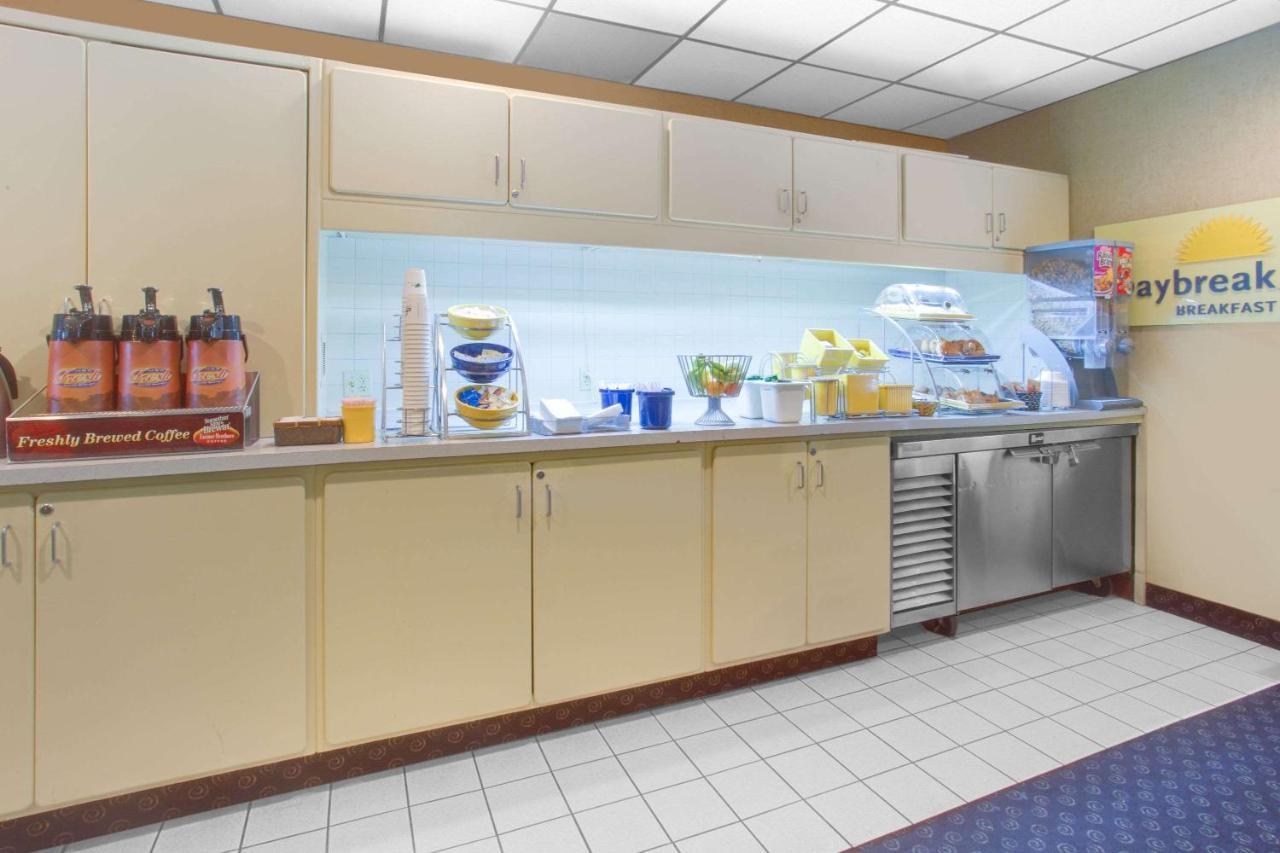 Days Inn By Wyndham Davenport Ia Ngoại thất bức ảnh